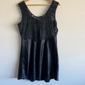 90’s Victoria’s Secret Black Lace Satin Slip size large